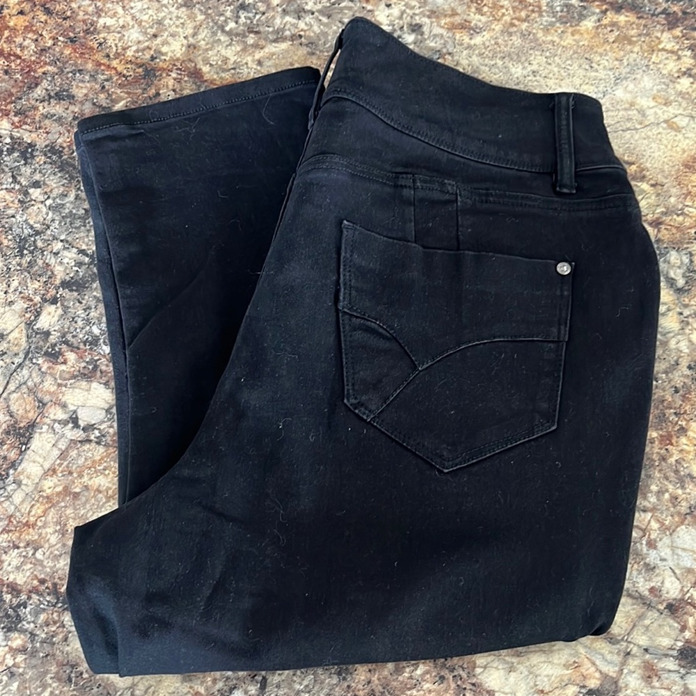 Venus Bum Lifter cropped jeans NWT